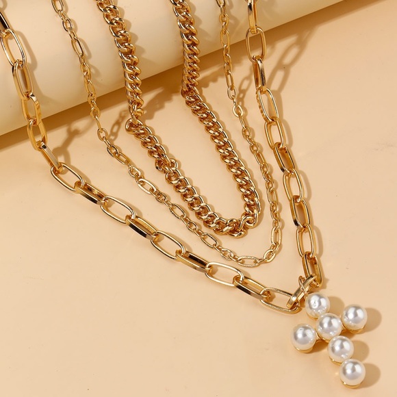 3/$30 💛 Faux Pearl Chain Layered Necklace - Picture 3 of 4